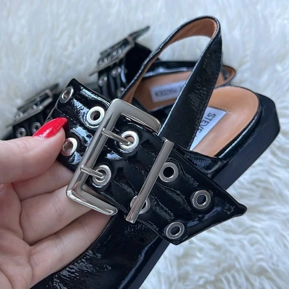 STEVE MADDEN GRAND AVE SANDAL BLACK PATENT - Picture 10 of 16